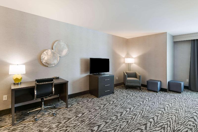 Comfort Suites Southwest Kennewick image