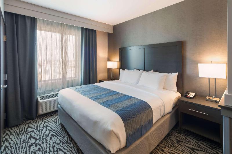 Comfort Suites Southwest Kennewick image