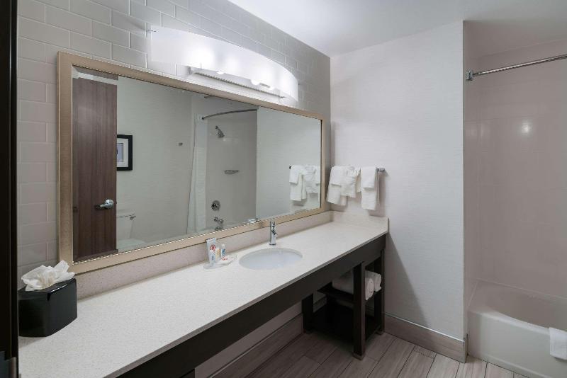 Comfort Suites Southwest Kennewick image