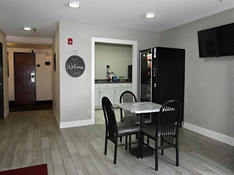 Hibbing Inn and Suites image