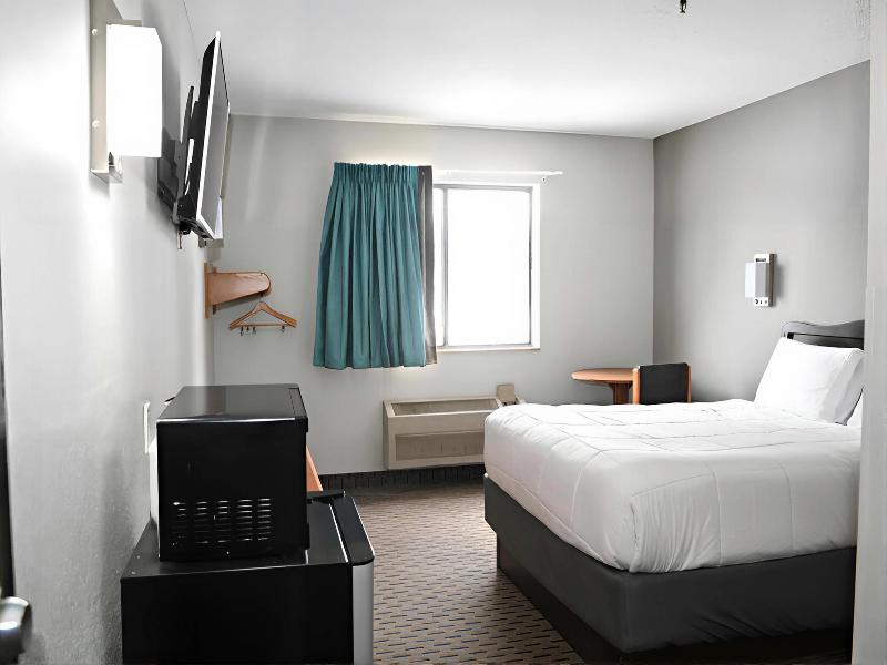 Hibbing Inn and Suites image