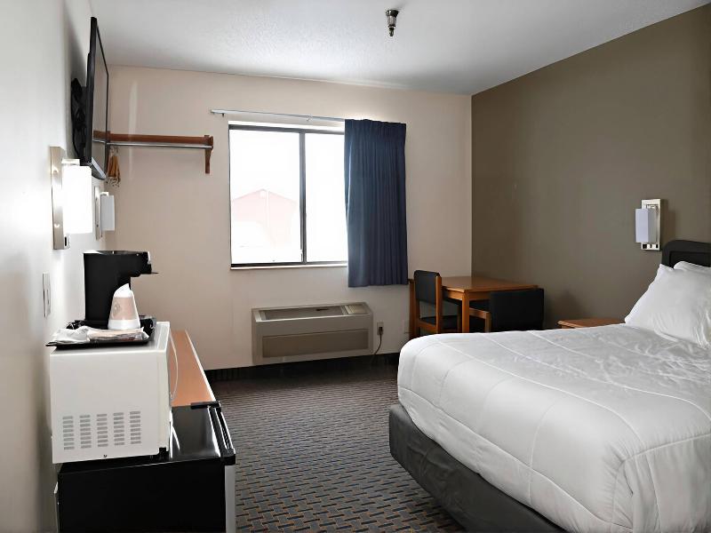Hibbing Inn and Suites image