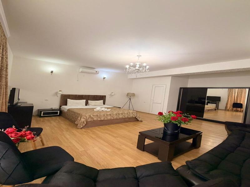 Qeroli Hotel image