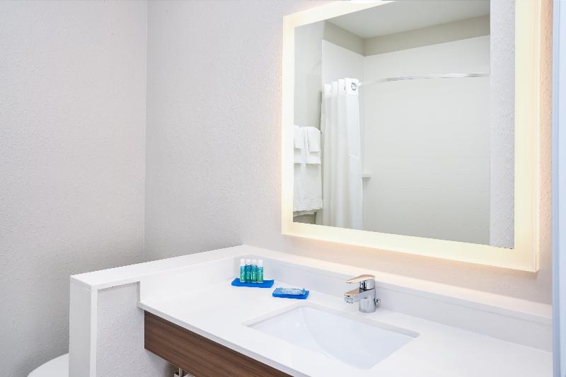 Holiday Inn Express Chicago North Shore Niles photo 24