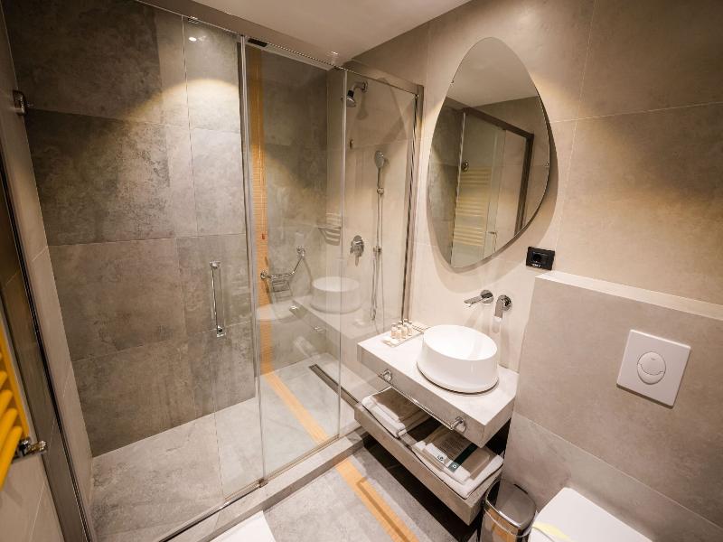 Mandachi Hotel & Spa image