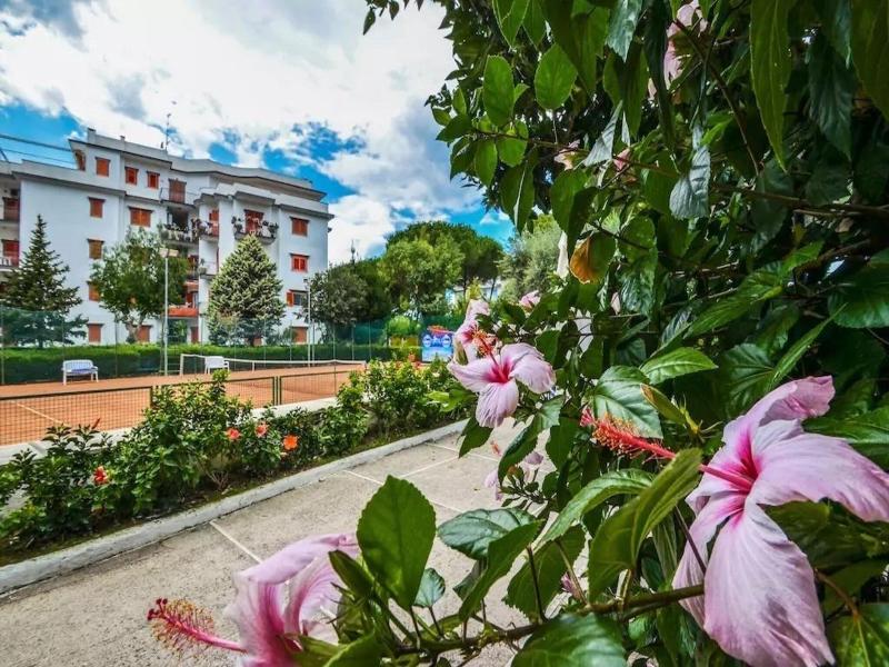 Sorrento Pool &Suites image