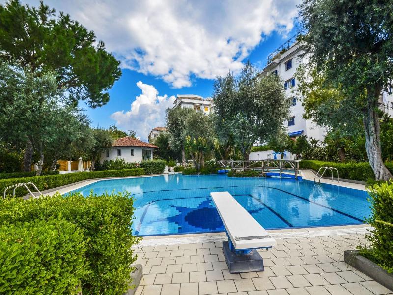Sorrento Pool &Suites image