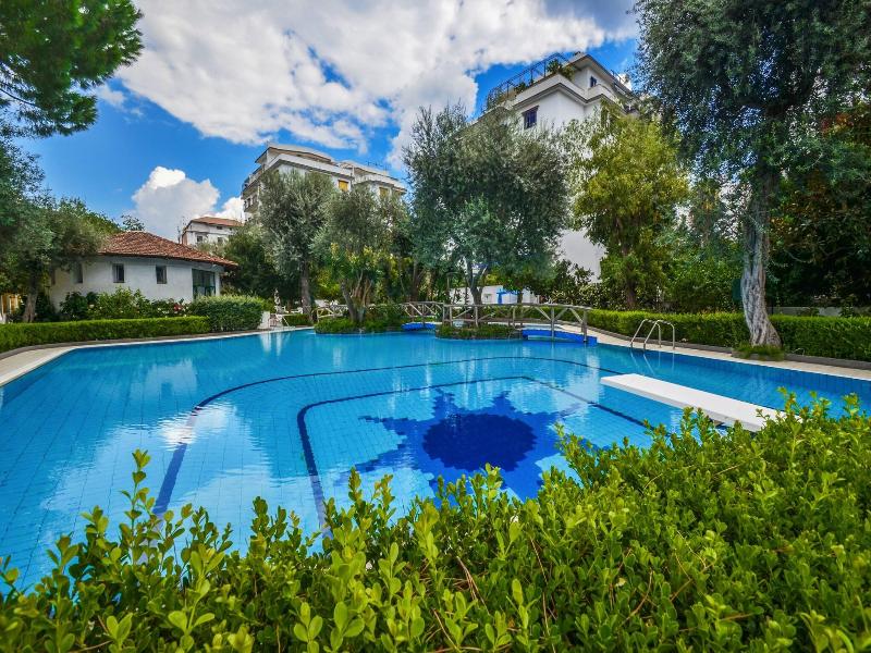 Sorrento Pool &Suites image