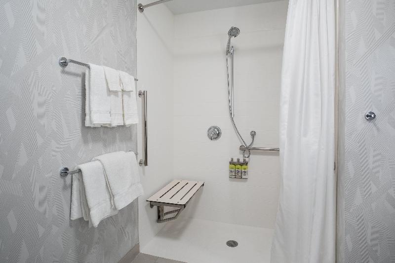 Holiday Inn Express & Suites Denver NE - Brighton image