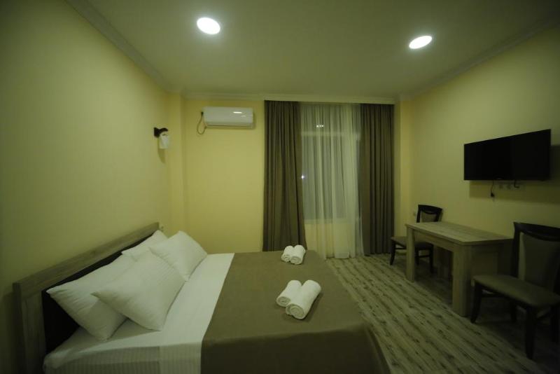 Hotel Comfort image
