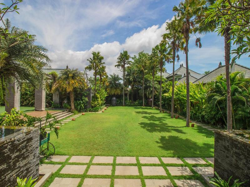 S18 Villas image