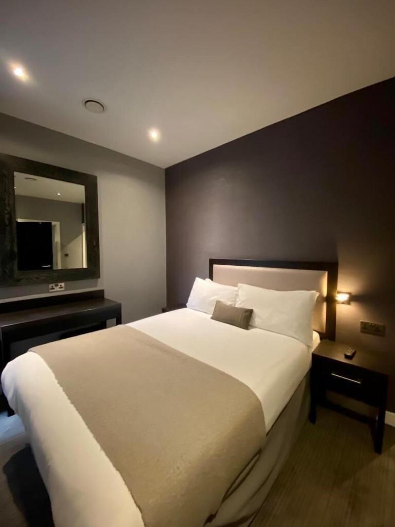 Epic Aparthotel on Seel Street image
