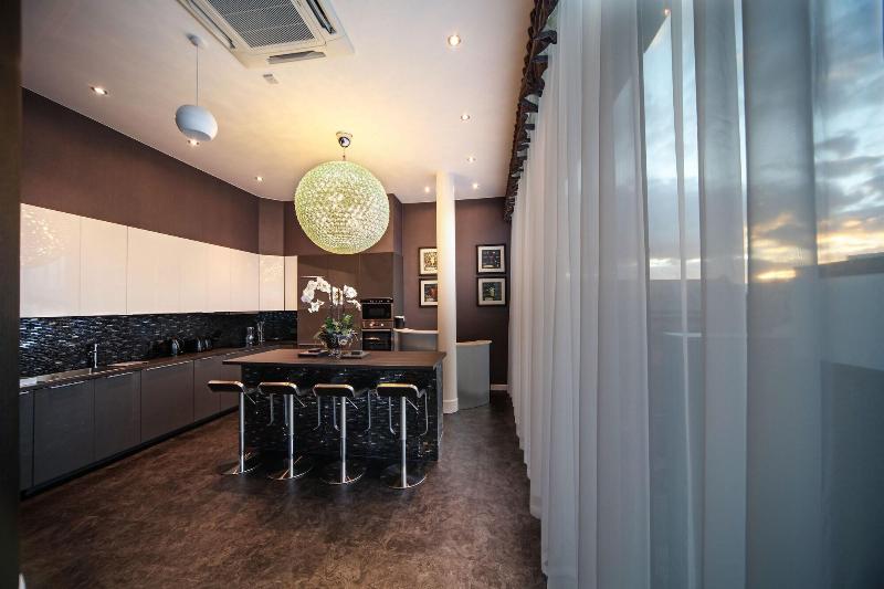 Epic Aparthotel on Seel Street image