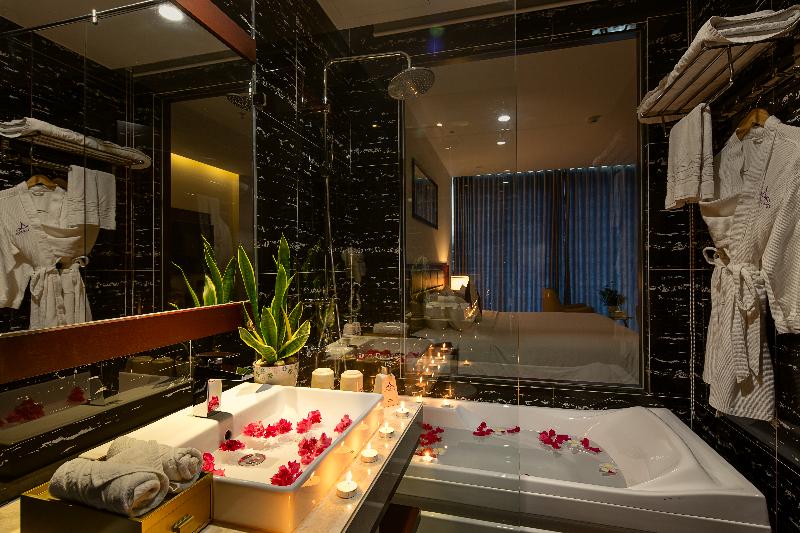 Aria Grand Hotel & Spa image