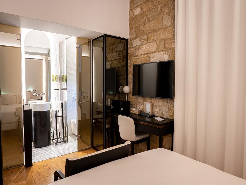S Paul Hotel image