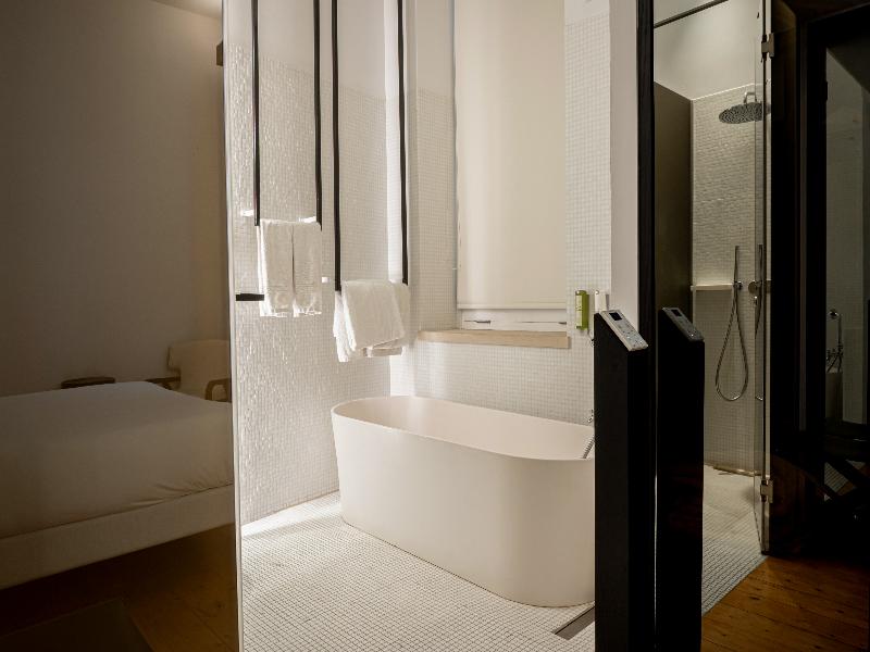 S Paul Hotel image
