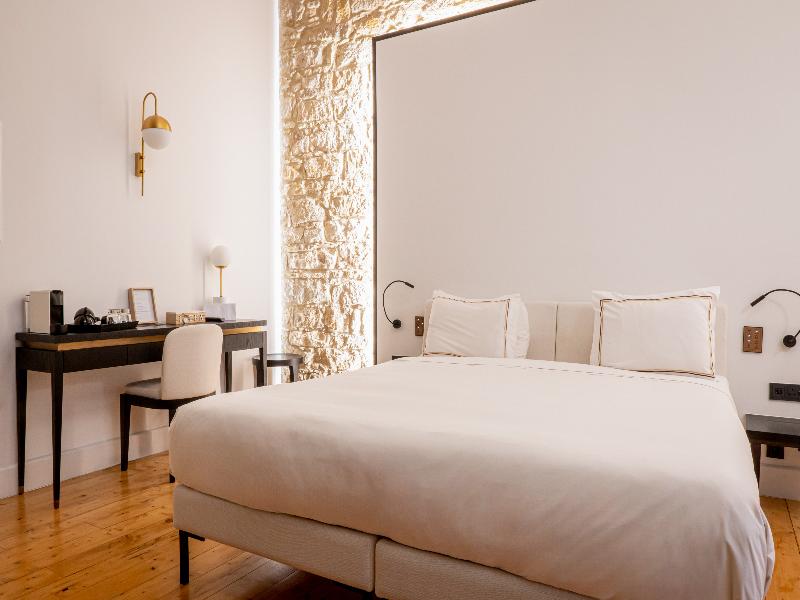 S Paul Hotel image