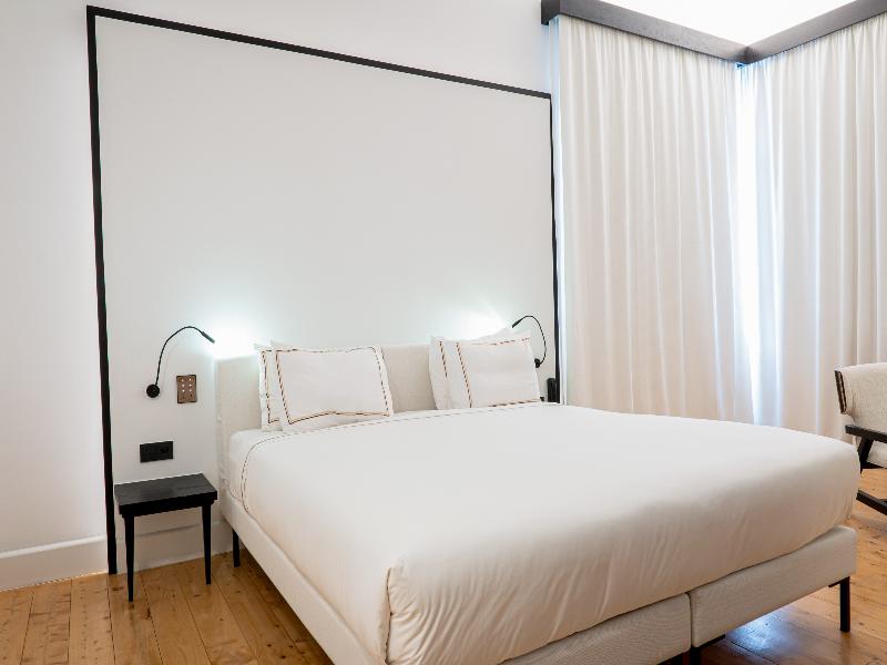 S Paul Hotel image