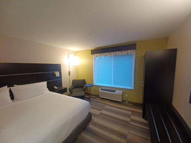 Holiday Inn Express & Suites : Lincoln City image