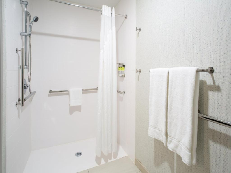 Holiday Inn Express & Suites : Lincoln City image
