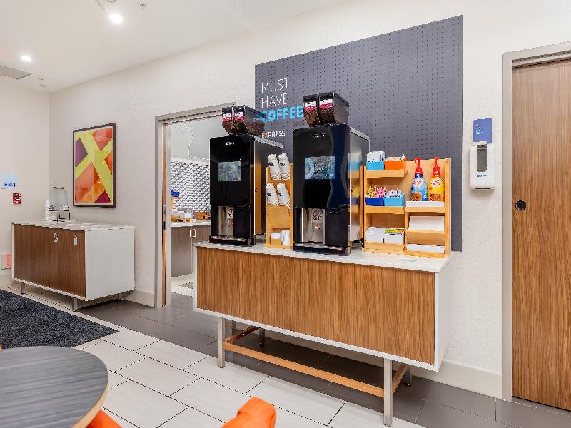 Holiday Inn Express & Suites Medford image