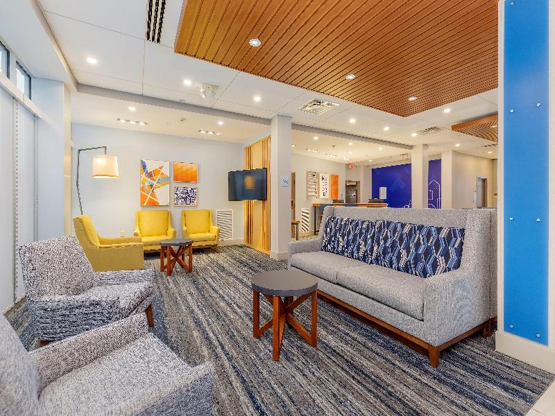 Holiday Inn Express & Suites Medford image