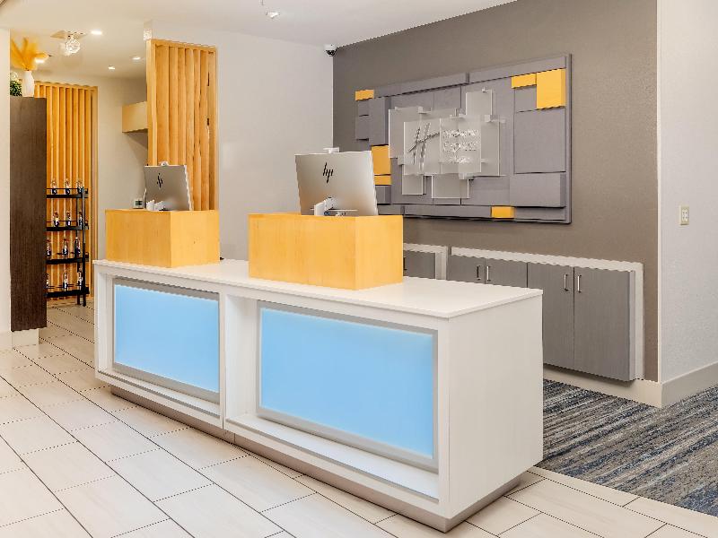 Holiday Inn Express & Suites Medford image