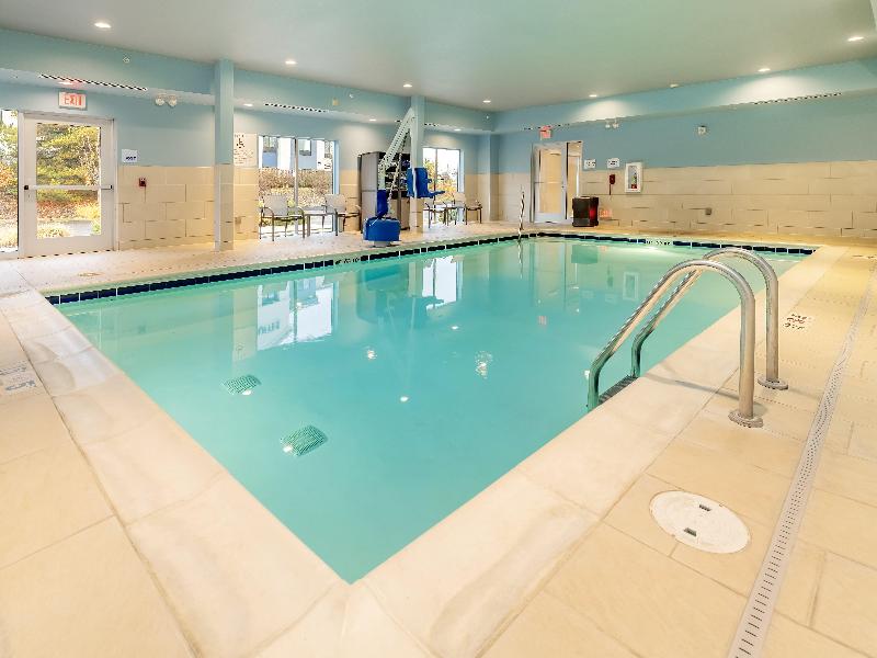 Holiday Inn Express & Suites Medford image