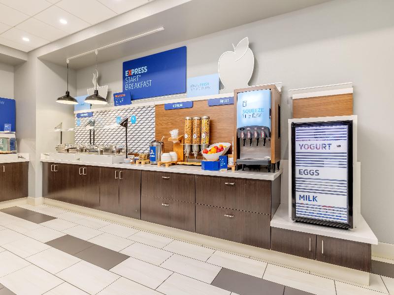 Holiday Inn Express & Suites Medford image