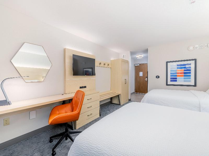 Holiday Inn Express & Suites Medford image