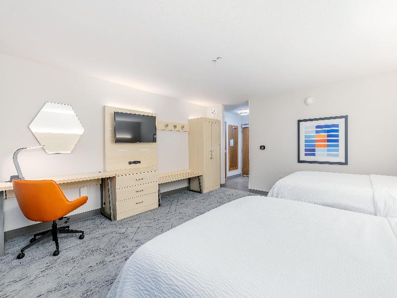 Holiday Inn Express & Suites Medford image