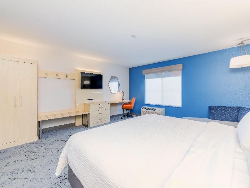 Holiday Inn Express & Suites Medford image