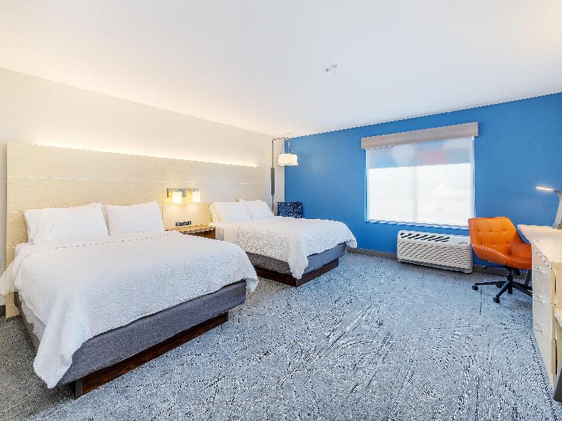 Holiday Inn Express & Suites Medford image