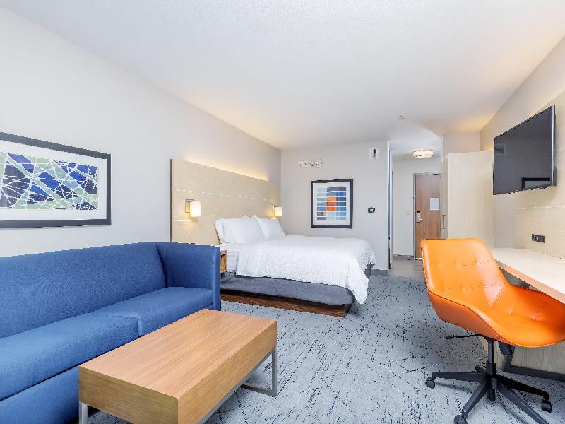 Holiday Inn Express & Suites Medford image