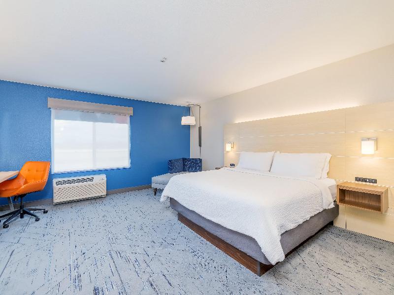 Holiday Inn Express & Suites Medford image
