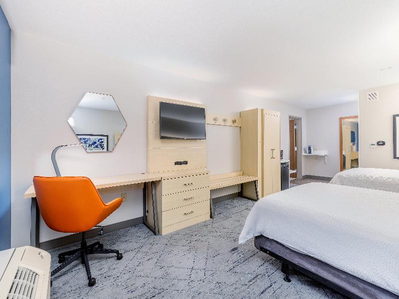 Holiday Inn Express & Suites Medford image
