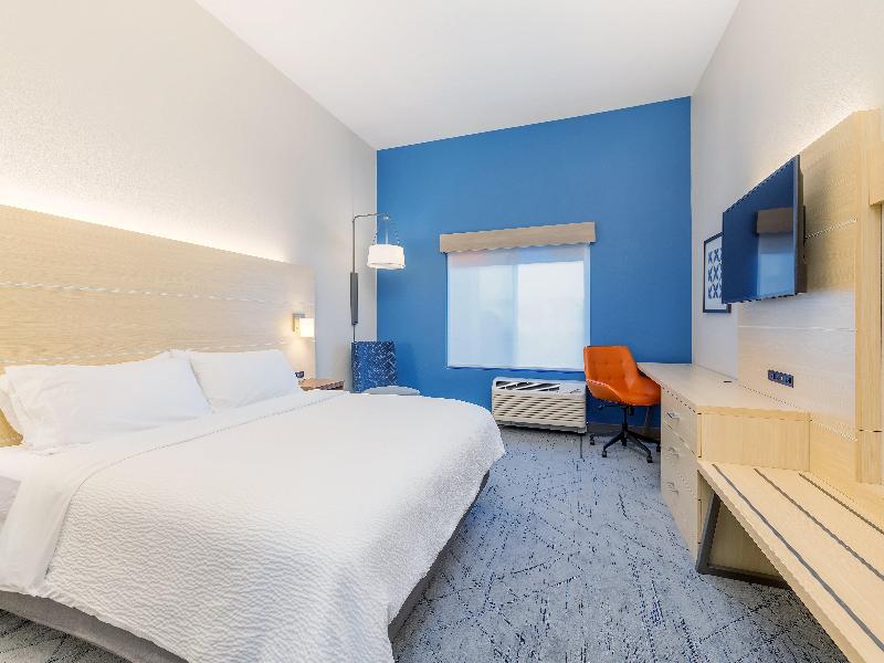 Holiday Inn Express & Suites Medford image