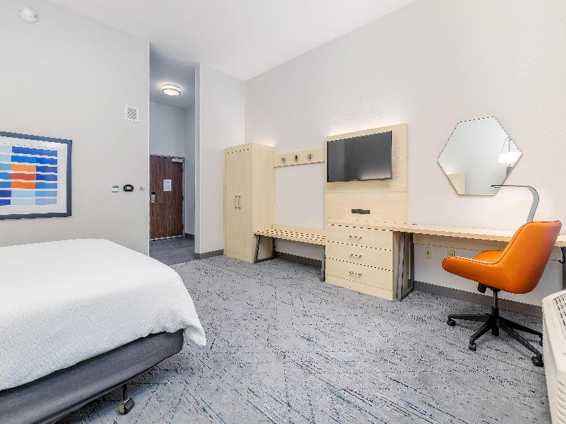 Holiday Inn Express & Suites Medford image