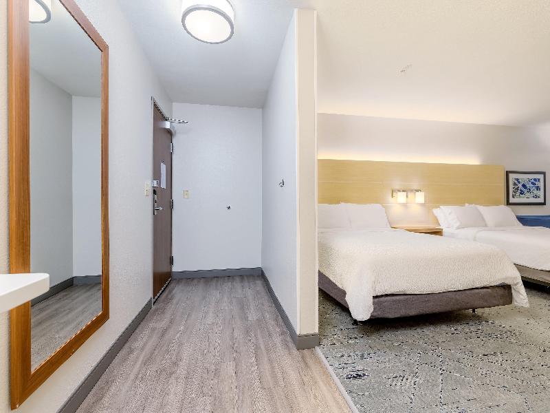 Holiday Inn Express & Suites Medford image