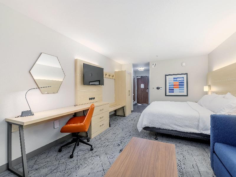 Holiday Inn Express & Suites Medford image