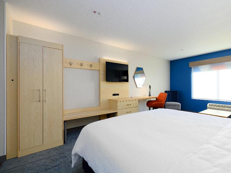 Holiday Inn Express & Suites Medford image