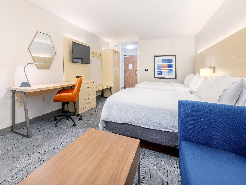 Holiday Inn Express & Suites Medford image