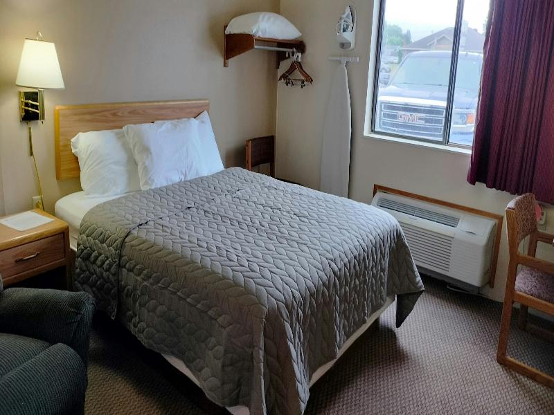 Magnuson Hotel Ironwood image