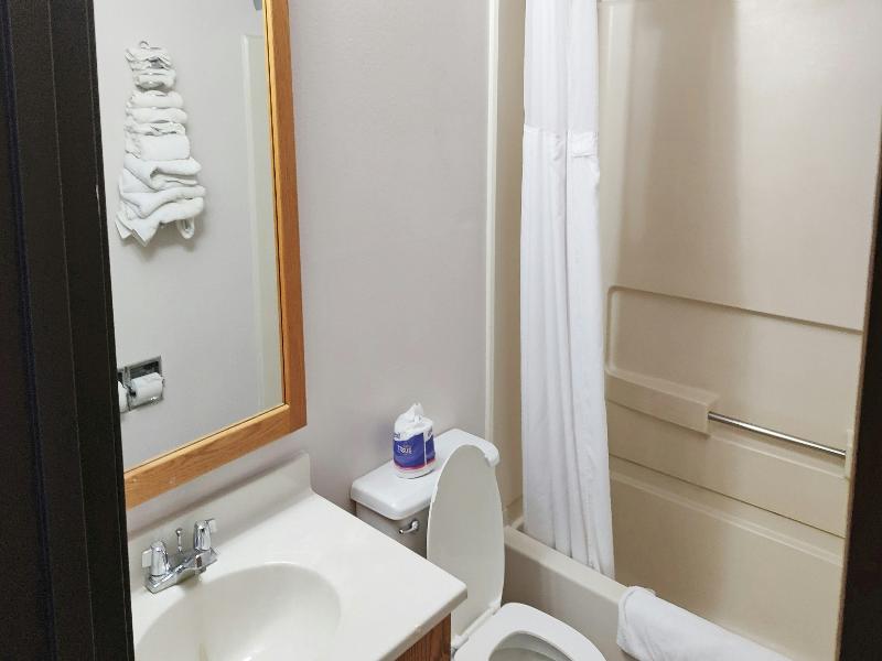 Magnuson Hotel Ironwood image