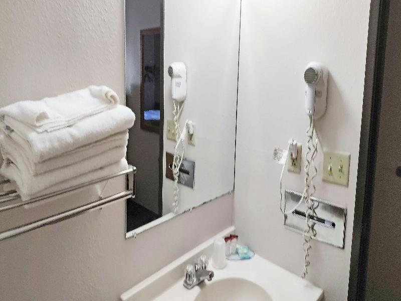Magnuson Hotel Ironwood image