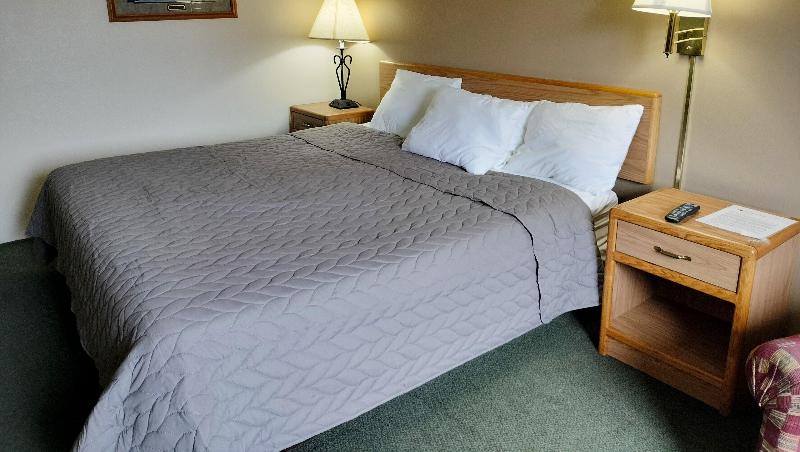 Magnuson Hotel Ironwood image
