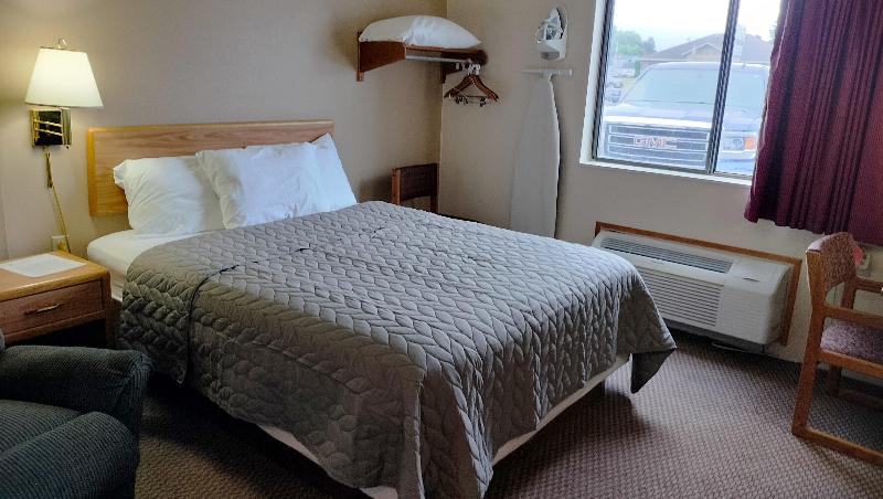 Magnuson Hotel Ironwood image