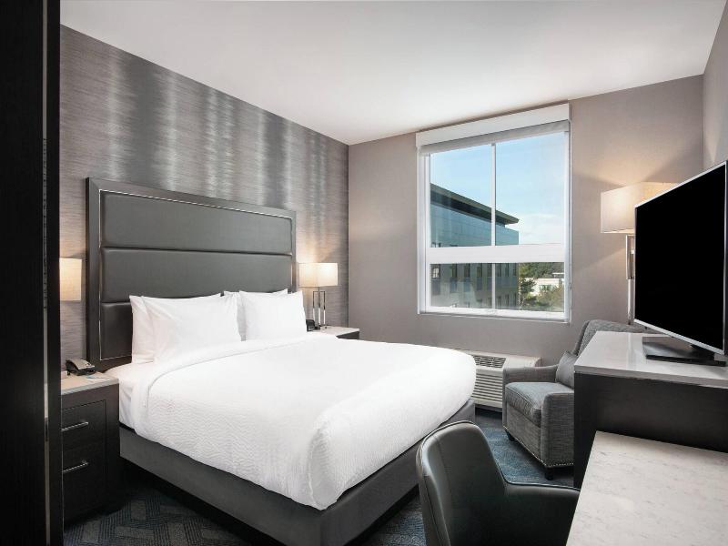 Fairfield Inn & Suites Boston Waltham image