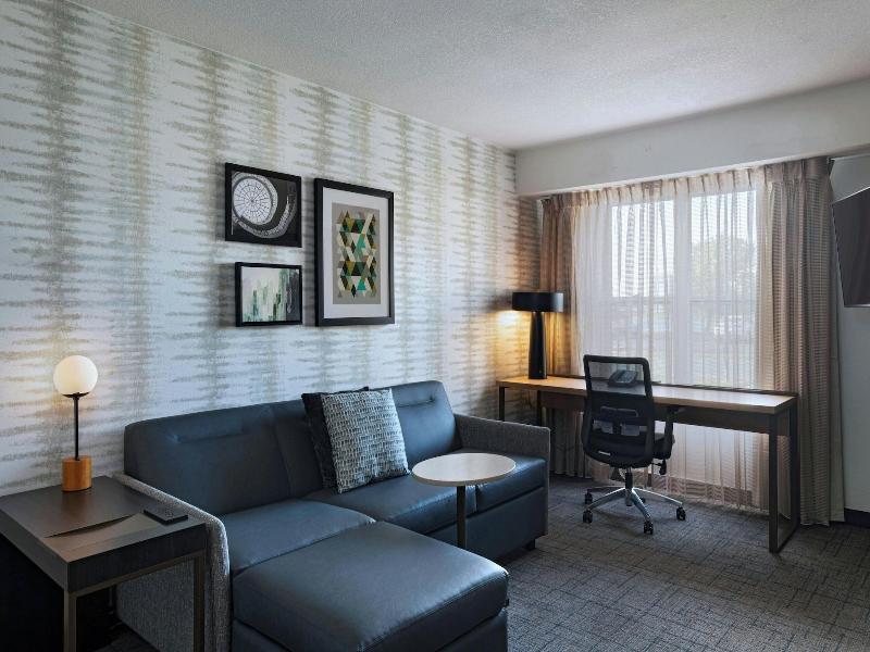 Residence Inn Evansville- East image