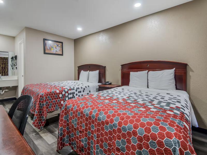 Super 8 by Wyndham Waco North I-35 image